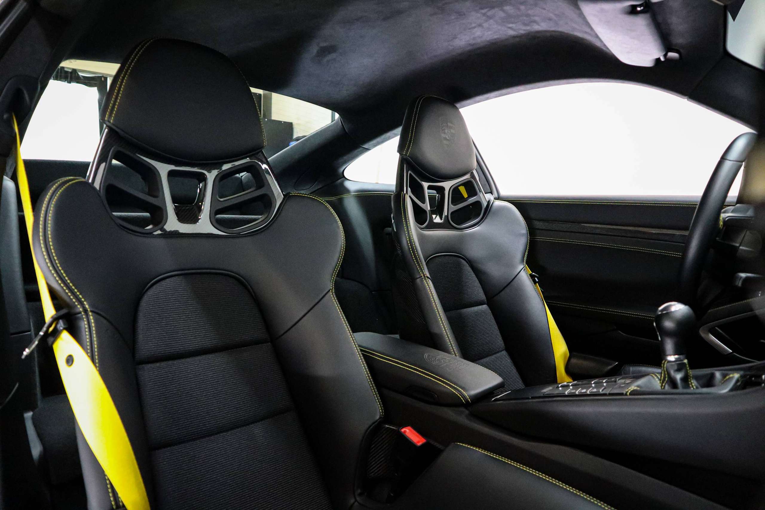 F6631aa4 A4bf 4a44 Aea7 29de52af56a011 Porsche 911 Gt3 Touring Pccb 918 Seats Carbon Exclusive Manufaktur High Spec 20260925