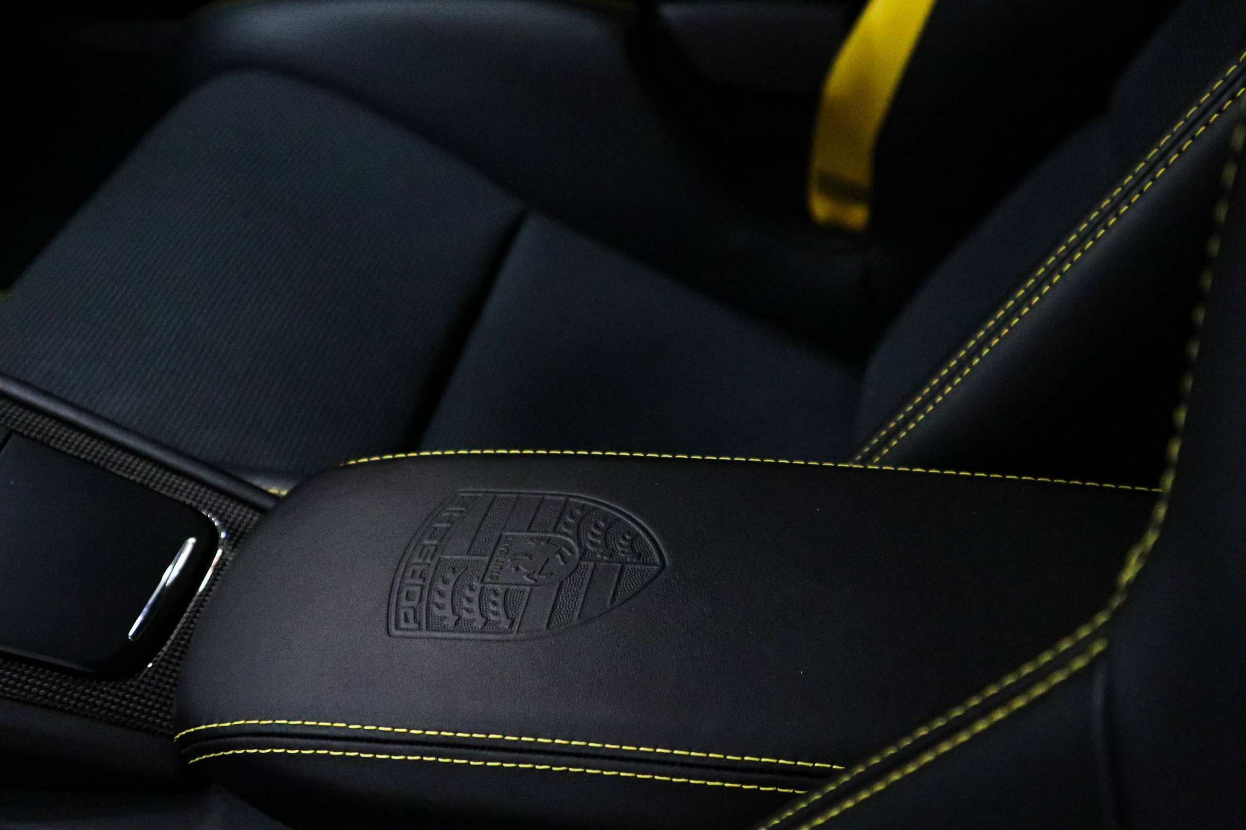 F6631aa4 A4bf 4a44 Aea7 29de52af56a014 Porsche 911 Gt3 Touring Pccb 918 Seats Carbon Exclusive Manufaktur High Spec 20260925