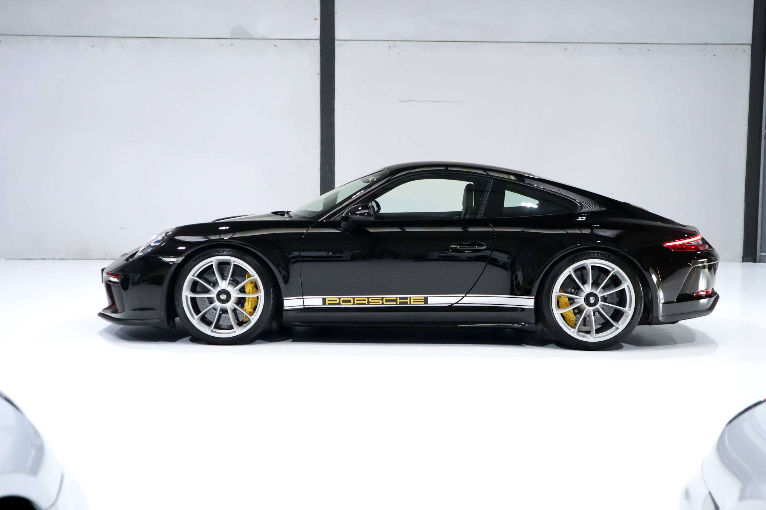 F6631aa4 A4bf 4a44 Aea7 29de52af56a07 Porsche 911 Gt3 Touring Pccb 918 Seats Carbon Exclusive Manufaktur High Spec 20260925