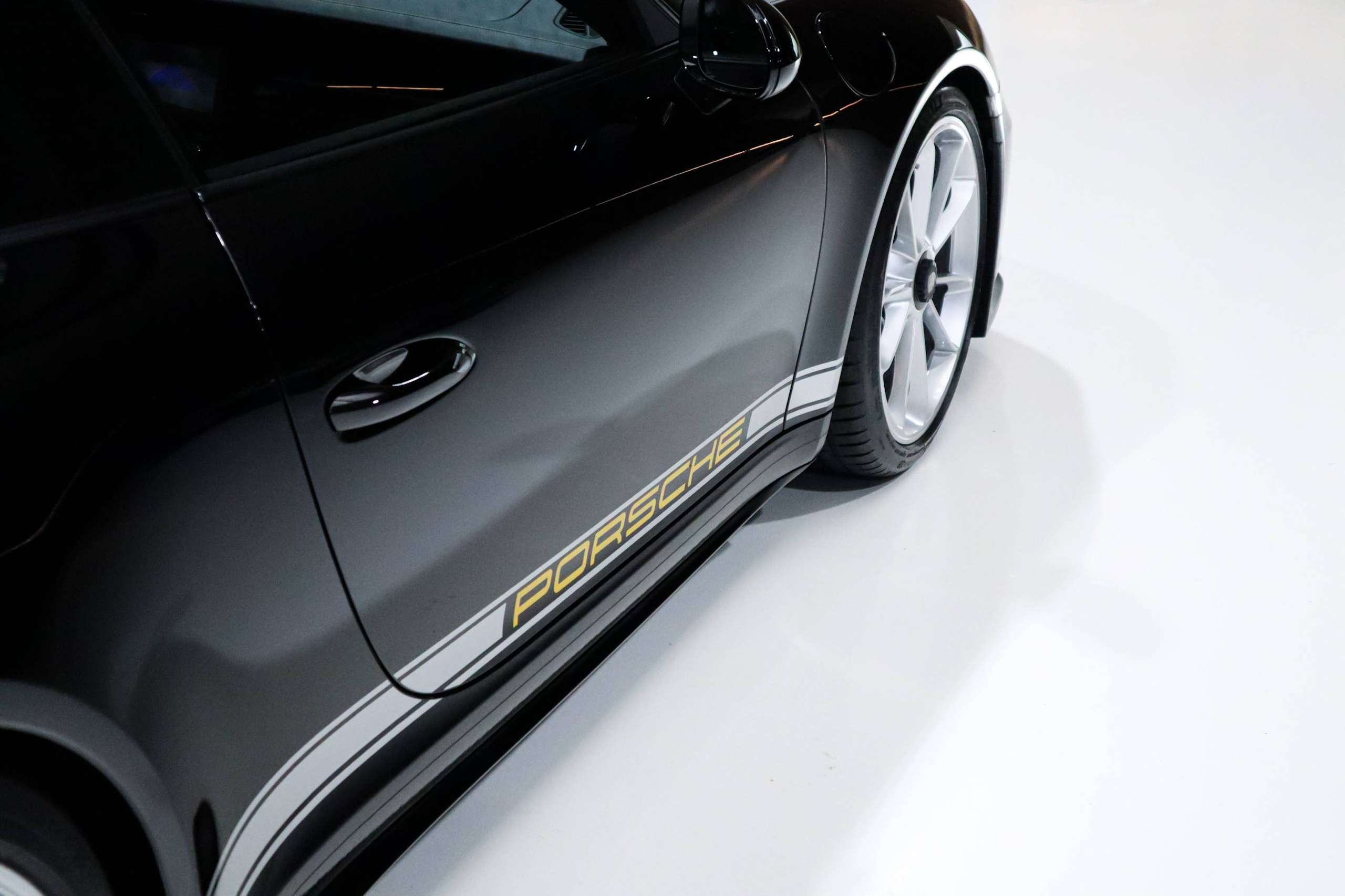 F6631aa4 A4bf 4a44 Aea7 29de52af56a08 Porsche 911 Gt3 Touring Pccb 918 Seats Carbon Exclusive Manufaktur High Spec 20260925